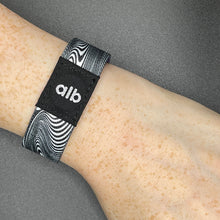 Load image into Gallery viewer, Movement - Smart Wristband
